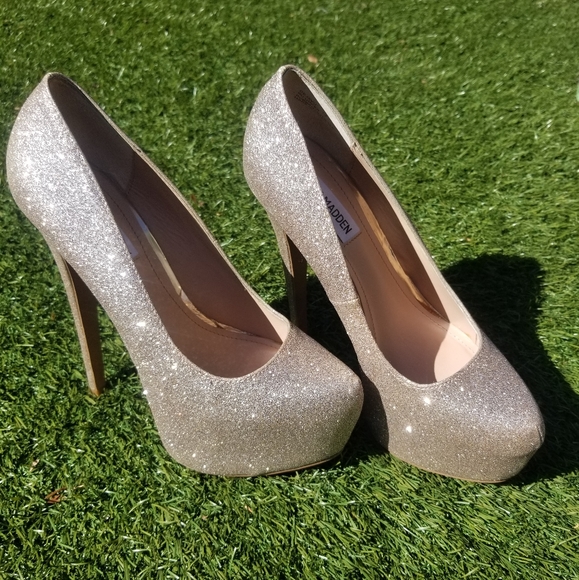 Steve Madden Dejavu Platform Pumps - Picture 3 of 8